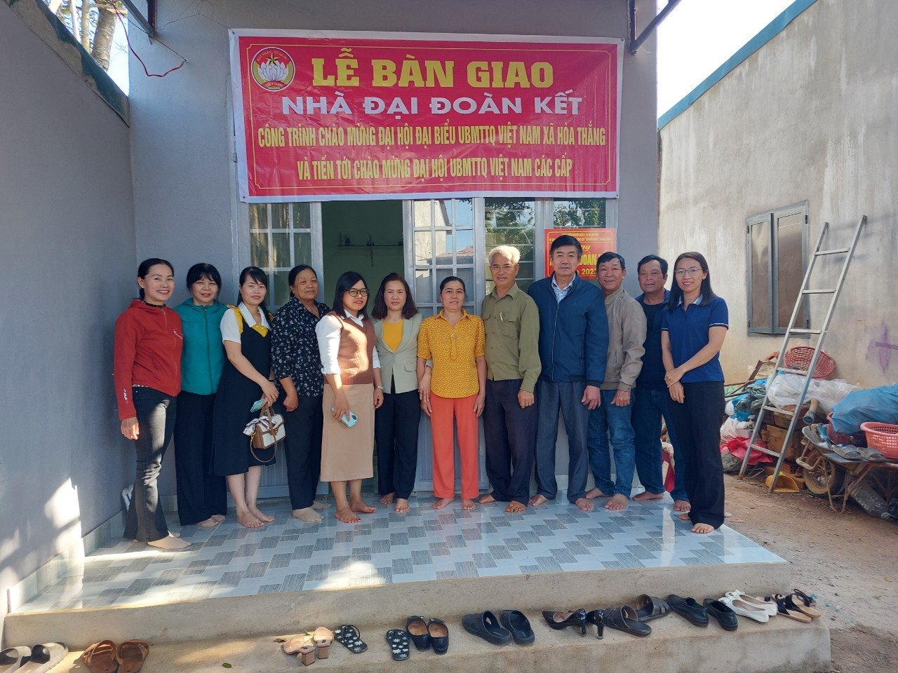  Xã Hòa Thắng đã tổ chức trao tặng nhà Đại đoàn kết cho gia đình thuộc hộ nghèo trên địa bàn