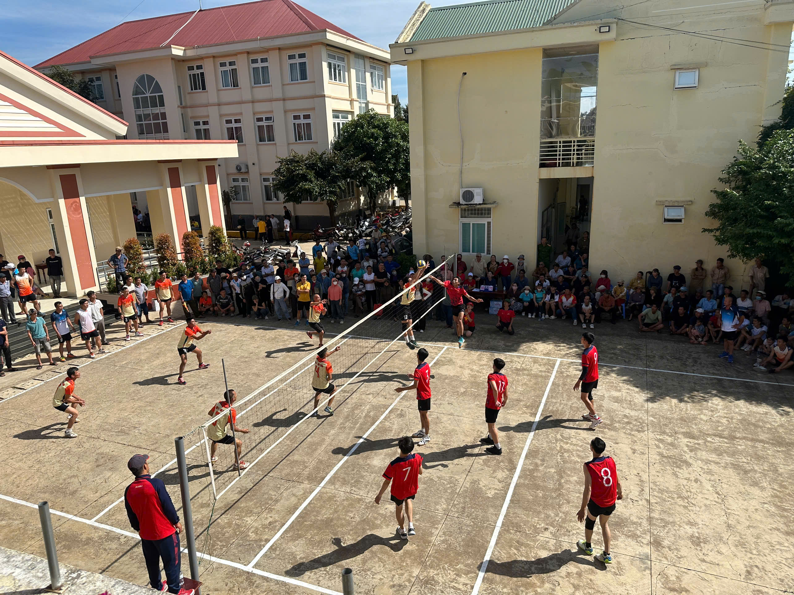 Giải thể thao chào mừng xã Hòa Thắng đạt chuẩn nông thôn mới nâng cao năm 2023; Hưởng ứng các hoạt động chào mừng kỷ niệm 120 năm Ngày thành lập tỉnh Đắk Lắk gắn với 120 năm Buôn Ma Thuột hình thành và phát triển (22/11/1904 - 22/11/2024) và kỷ niệm 94 năm Ngày truyền thống MTTQ Việt Nam (18/11/1930 - 18/11/2024).