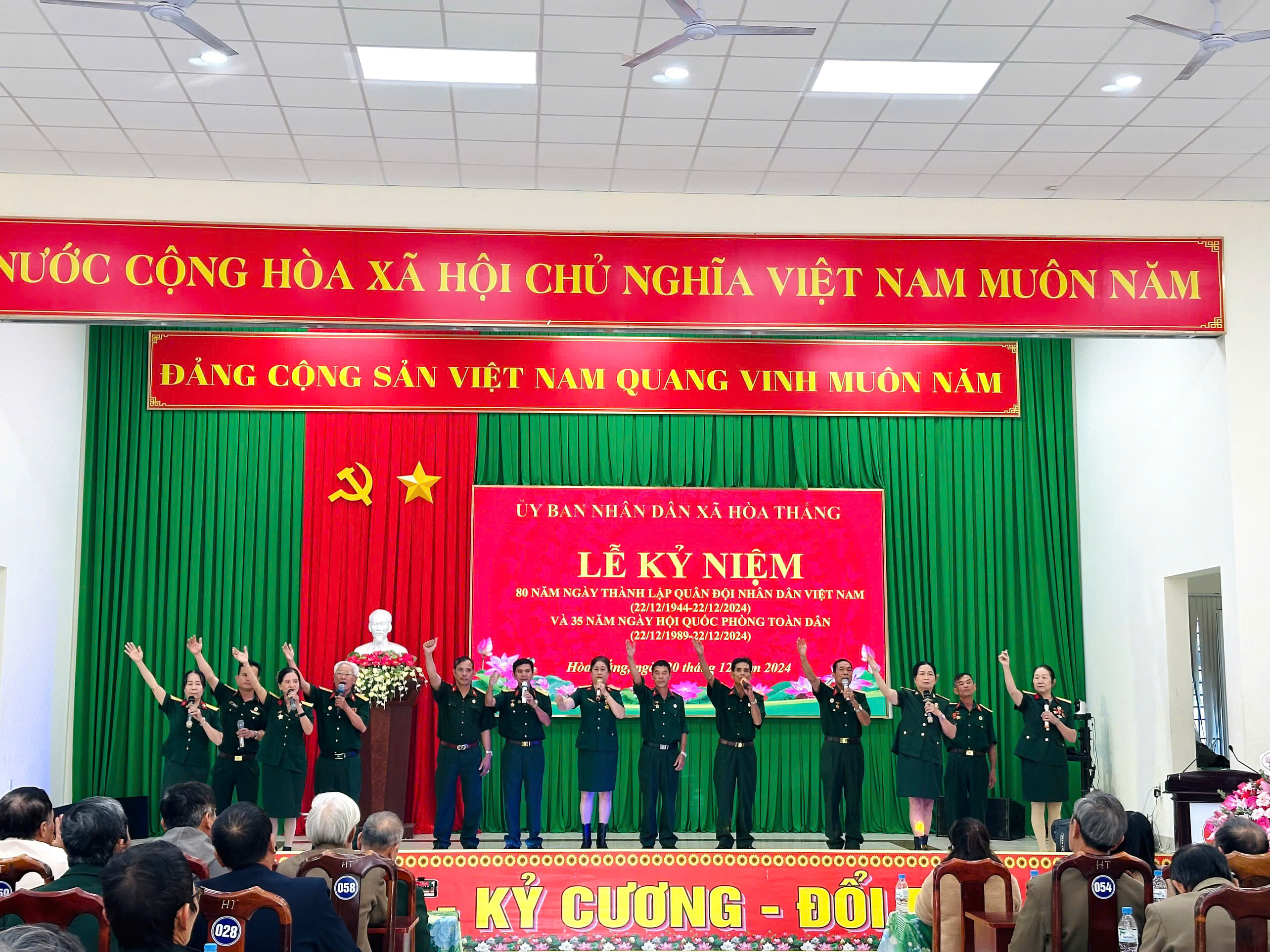 UBND xã tổ chức các hoạt động chào mừng 80 năm ngày thành lập Quân đội nhân dân Việt Nam (22/12/1944 - 22/12/2024) và 35 năm ngày Quốc phòng toàn dân 22/12/1989 -22/12/2024