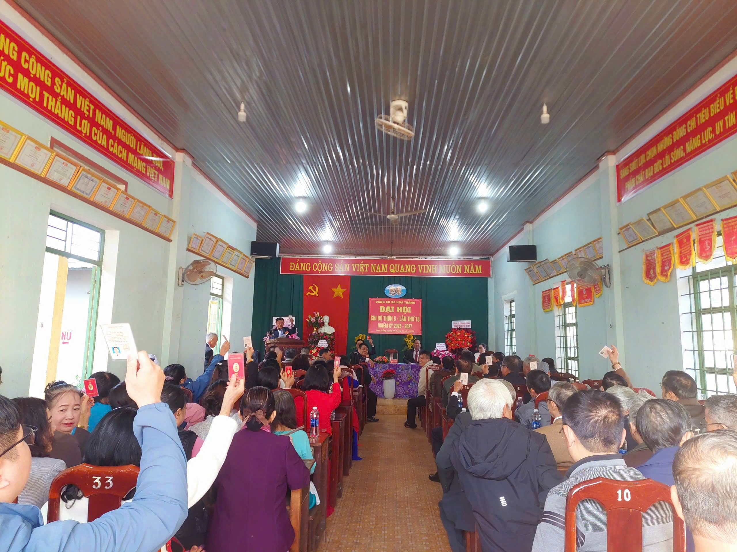 Đại hội điểm đại hội đảng viên Chi bộ thôn 8, nhiệm kỳ 2025-2027