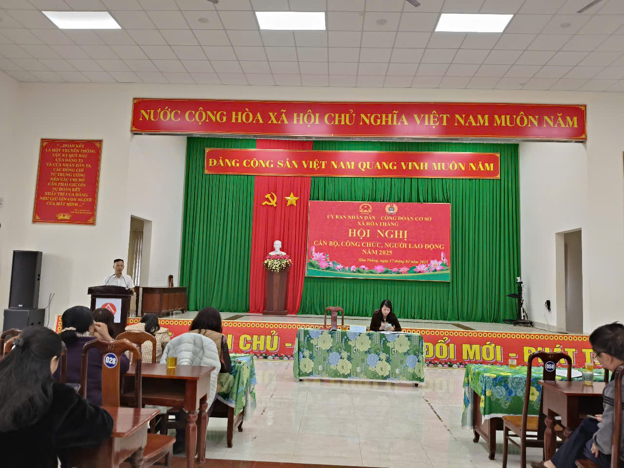 Hội nghị cán bộ, công chức và người hoạt động không chuyên trách xã Hoà Thắng năm 2025