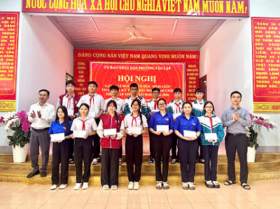 Phường Tân Lập Gặp mặt động viên đội tuyển học sinh giỏi THCS cấp tỉnh năm học 2025 - 2026