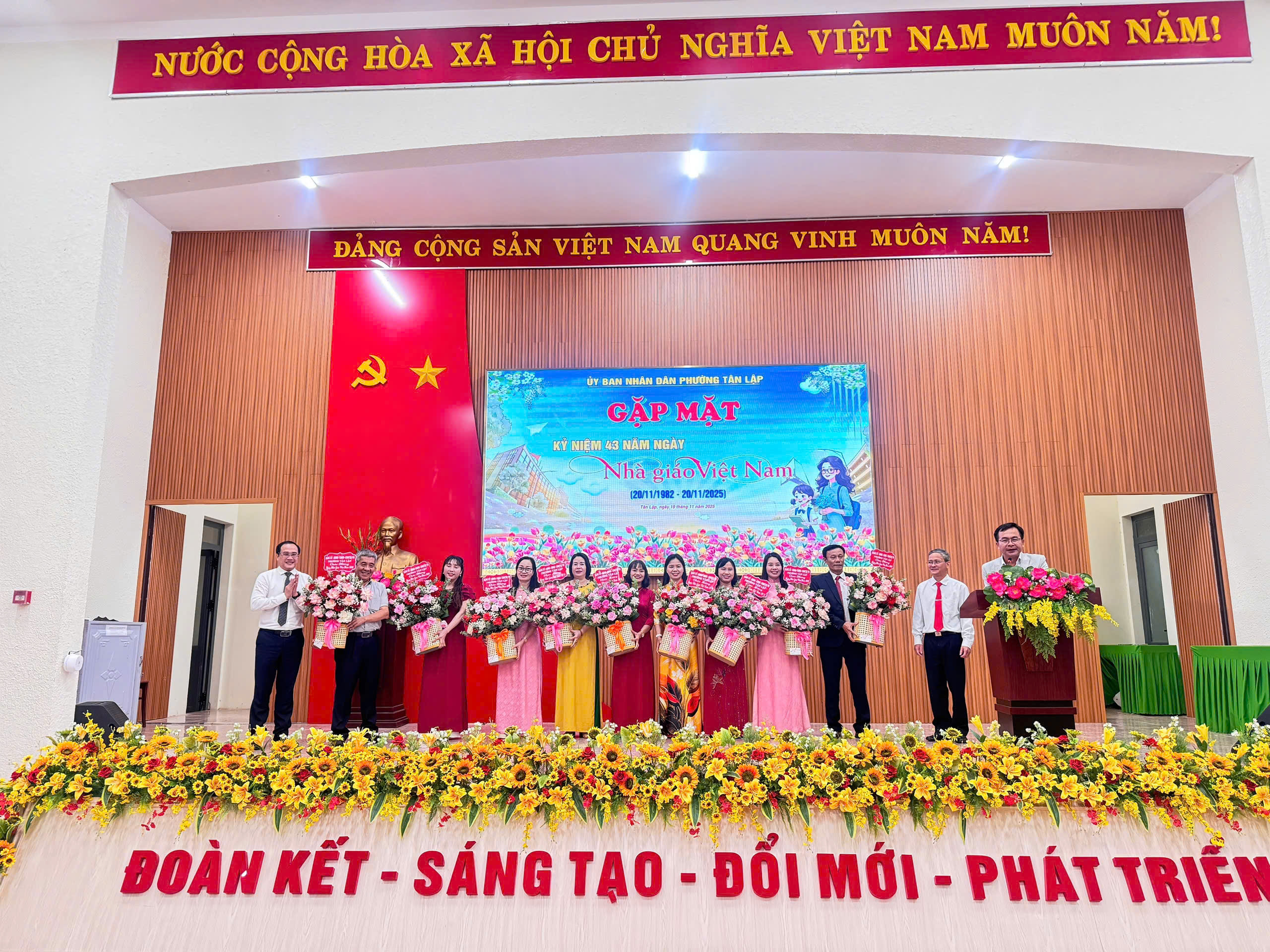 Phường Tân Lập tổ chức Gặp mặt Kỷ niệm 43 năm Ngày Nhà Giáo Việt Nam