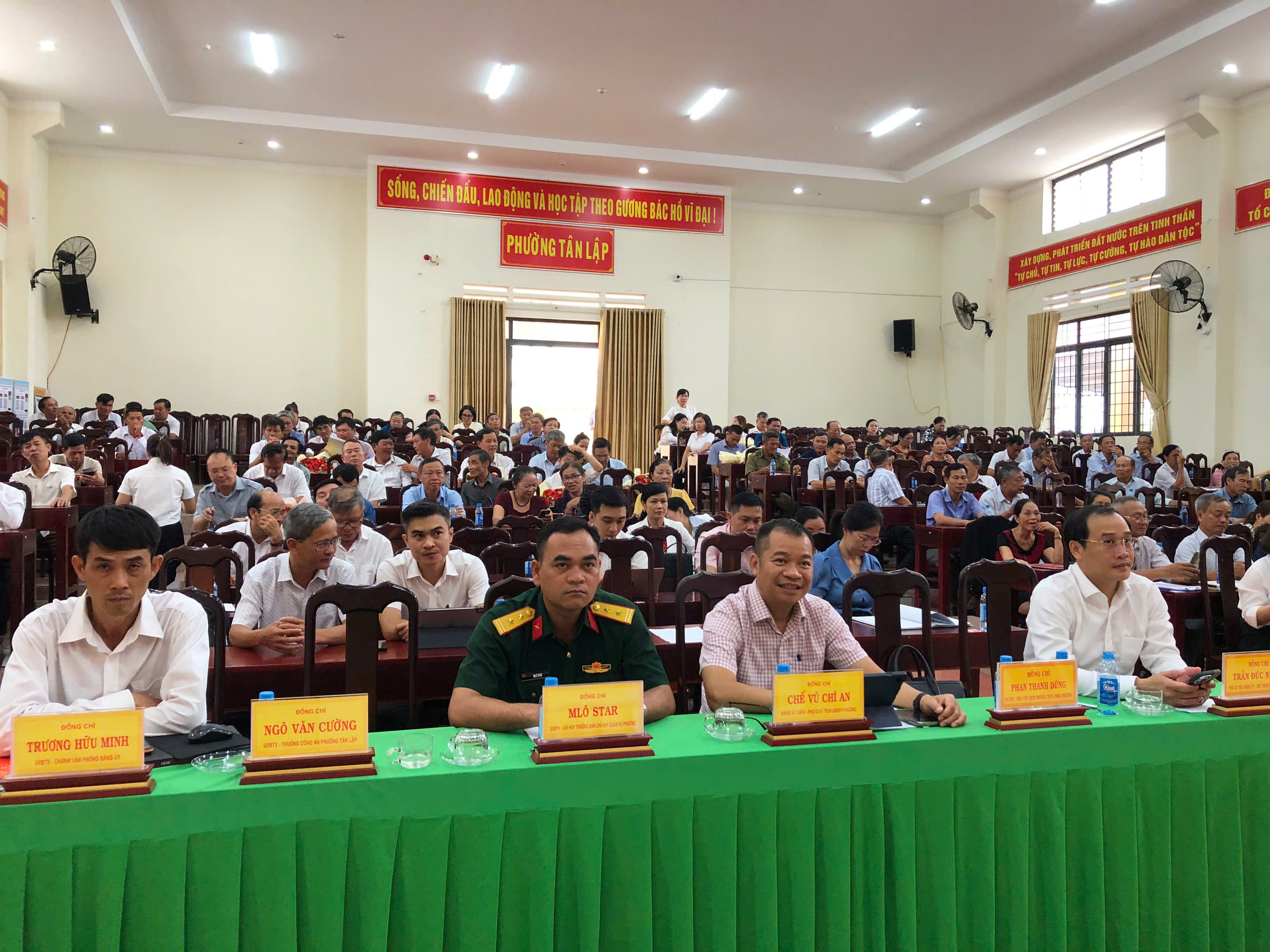 dai-bieu-du-hoi-nghi-1.jpg