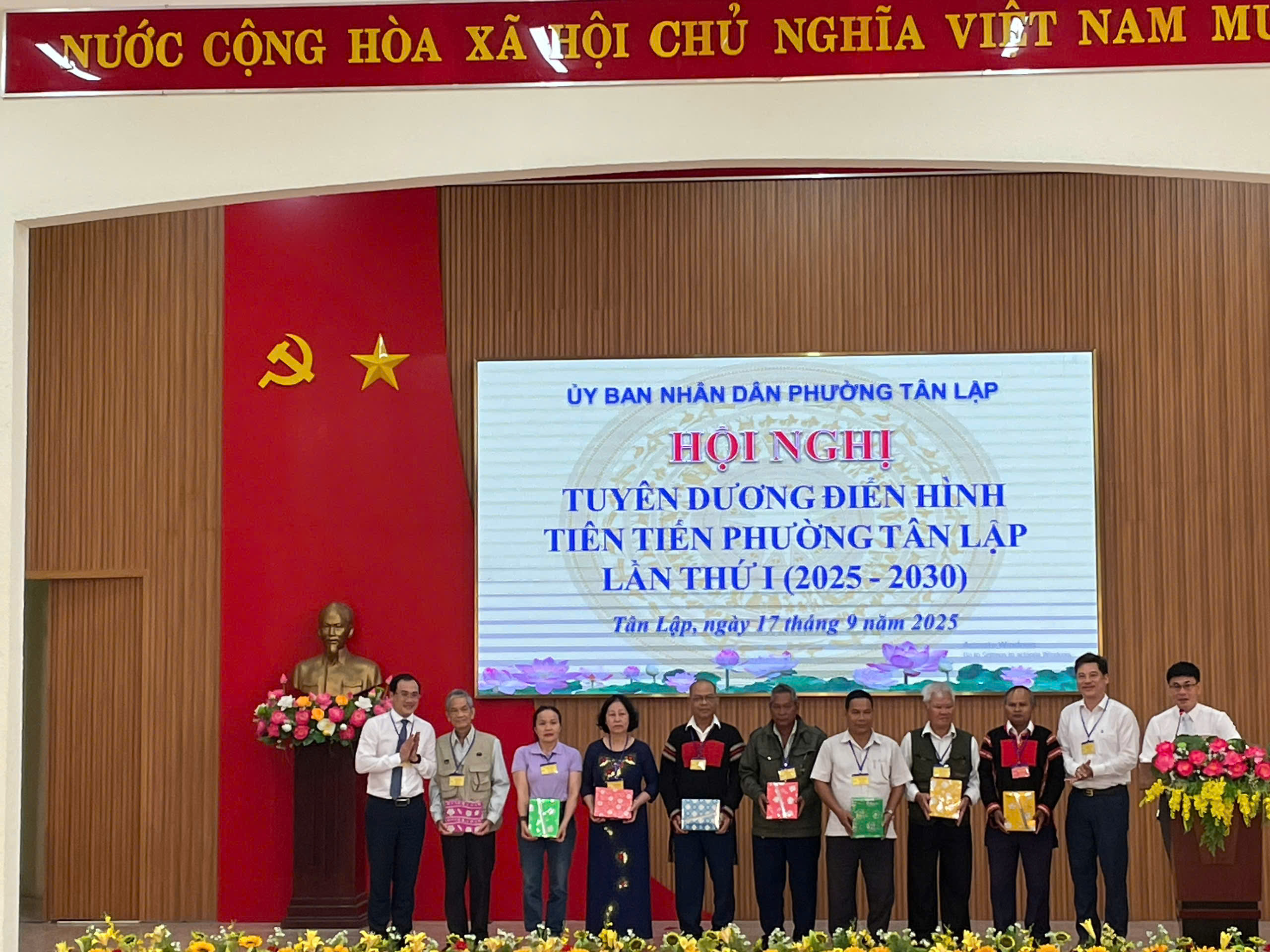 Tân Lập: Lan tỏa khí thế thi đua từ Hội nghị điển hình tiên tiến lần thứ I