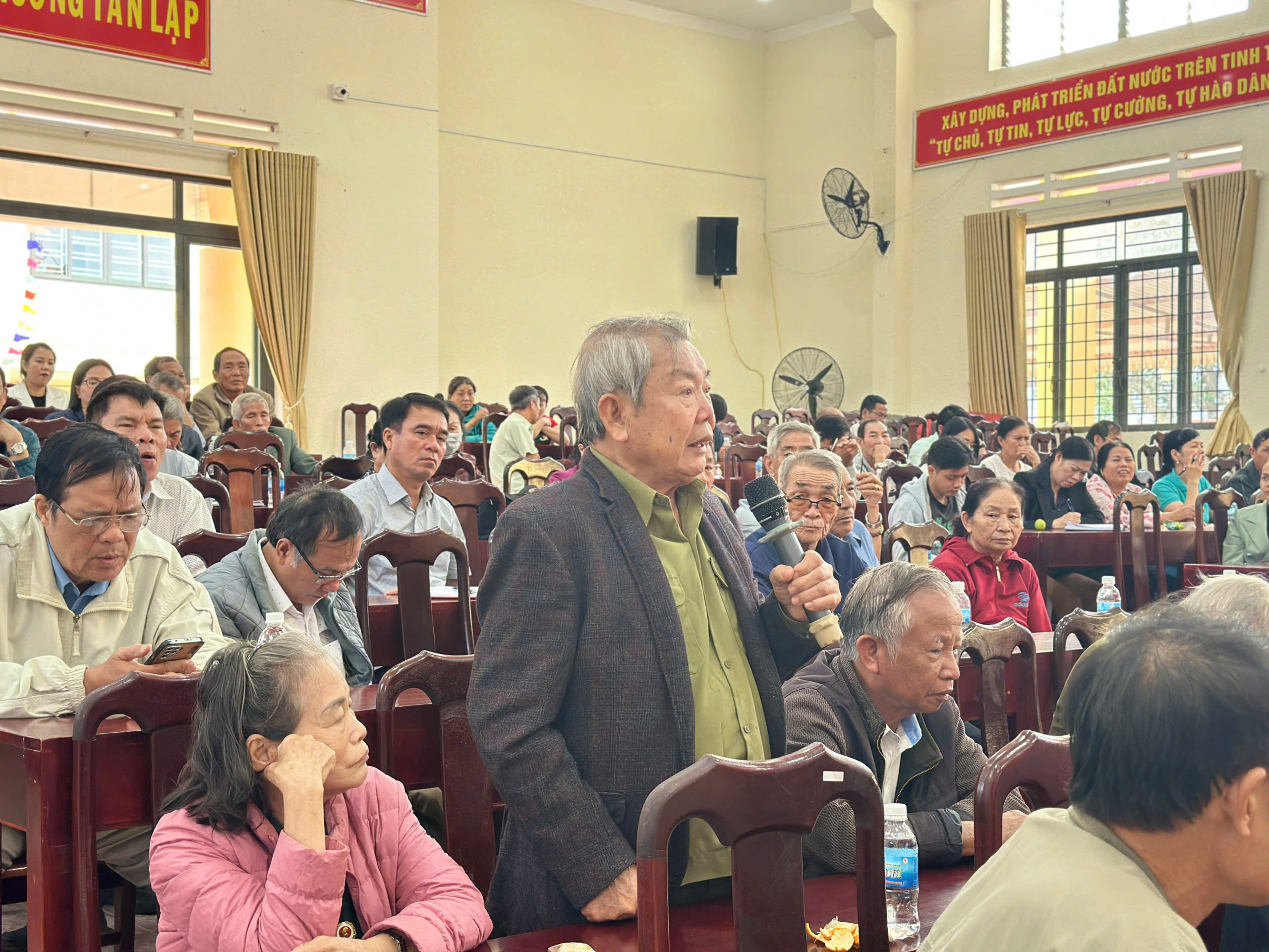 z7295618589003_54fe2e3ba7946765259cdc6f55204cde