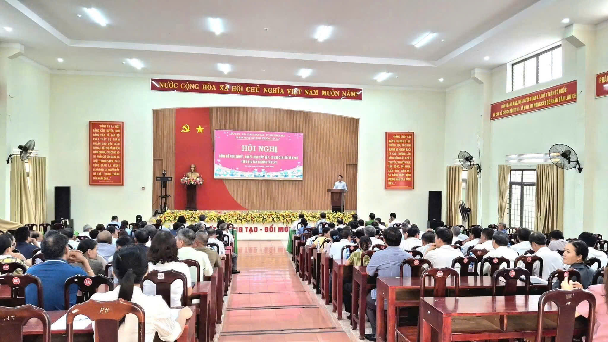 PHƯỜNG TÂN LẬP CÔNG BỐ CÁC QUYẾT ĐỊNH SẮP XẾP, TỔ CHỨC LẠI TỔ DÂN PHỐ