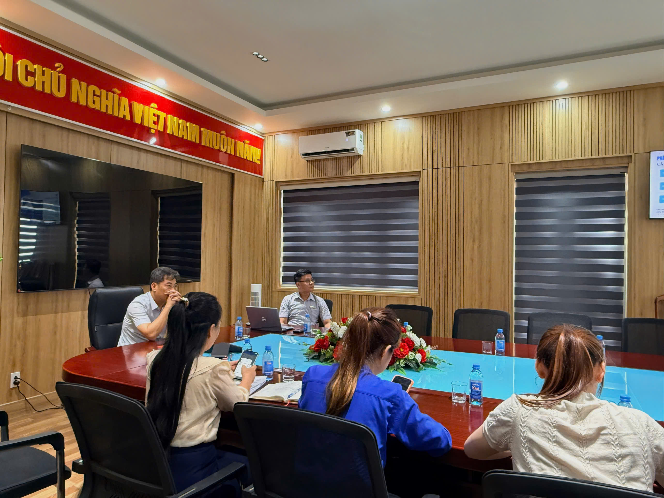 PHƯỜNG TÂN LẬP TRIỂN KHAI CHIẾN DỊCH "100 NGÀY TẠO LẬP, CẬP NHẬT SỔ SỨC KHỎE ĐIỆN TỬ TRÊN ỨNG DỤNG VNeID"