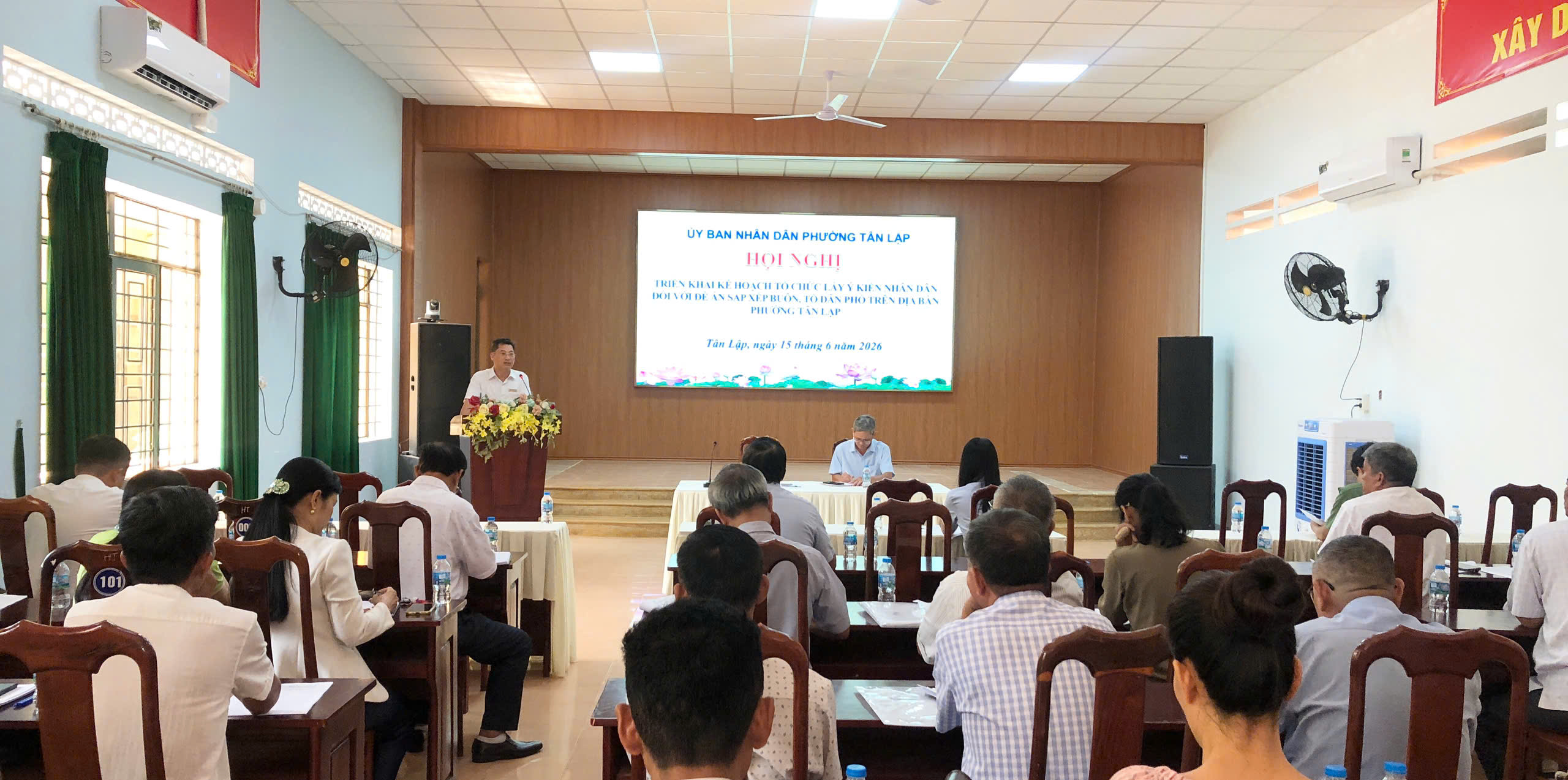 PHƯỜNG TÂN LẬP TỔ CHỨC HỘI NGHỊ TRIỂN KHAI KẾ HOẠCH TỔ CHỨC LẤY Ý KIẾN NHÂN DÂN ĐỐI VỚI ĐỀ ÁN SẮP XẾP BUÔN, TỔ DÂN PHỐ TRÊN ĐỊA BÀN