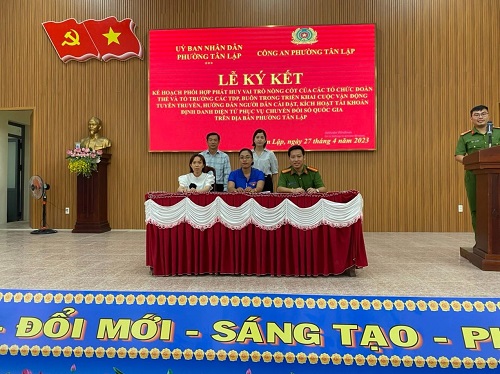 Công an phường Tân Lập hướng dẫn cài đặt, kích hoạt tài khoản định danh điện tử